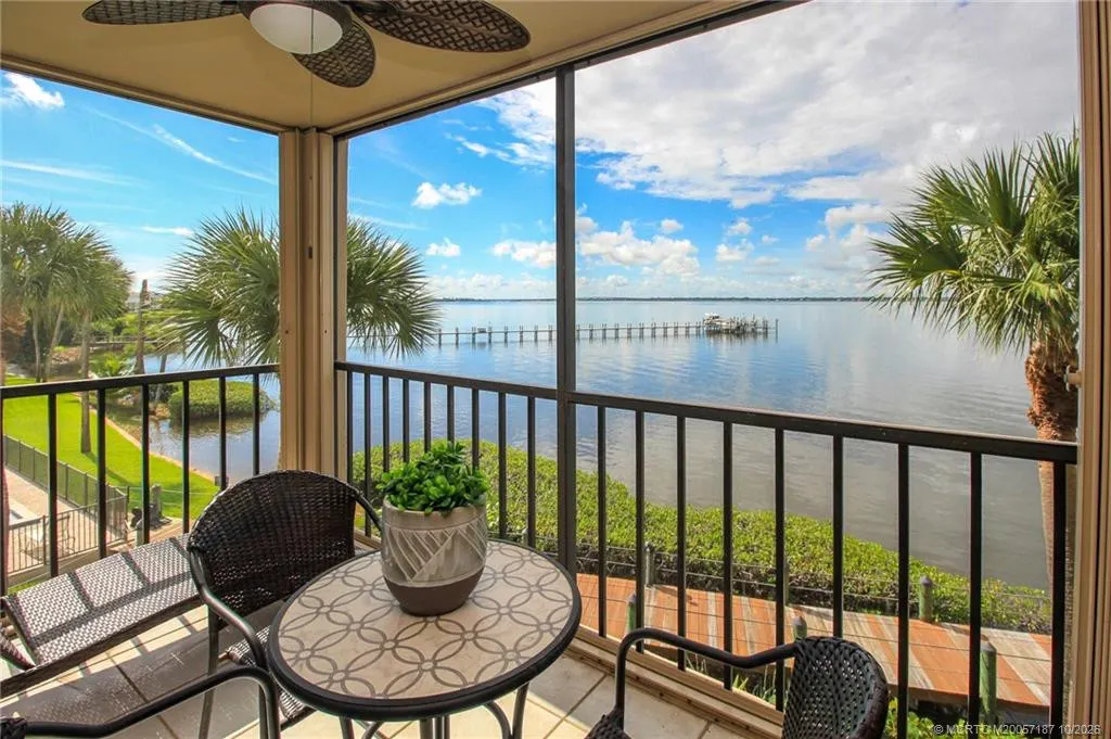 4680 NE Sandpebble Trace #302