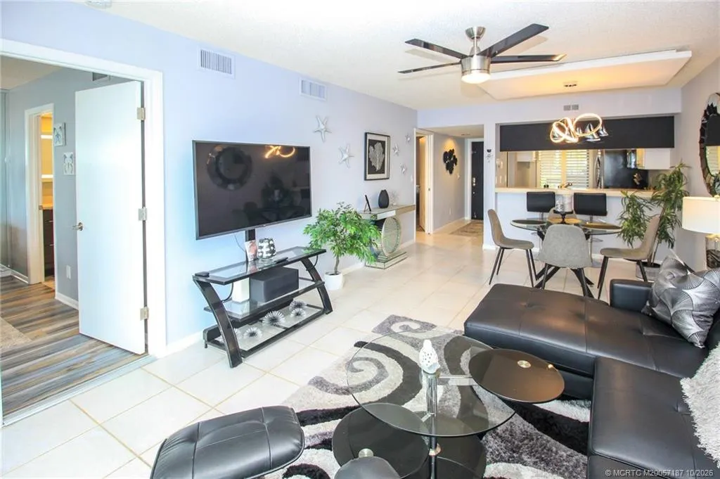 4680 NE Sandpebble Trace #302
