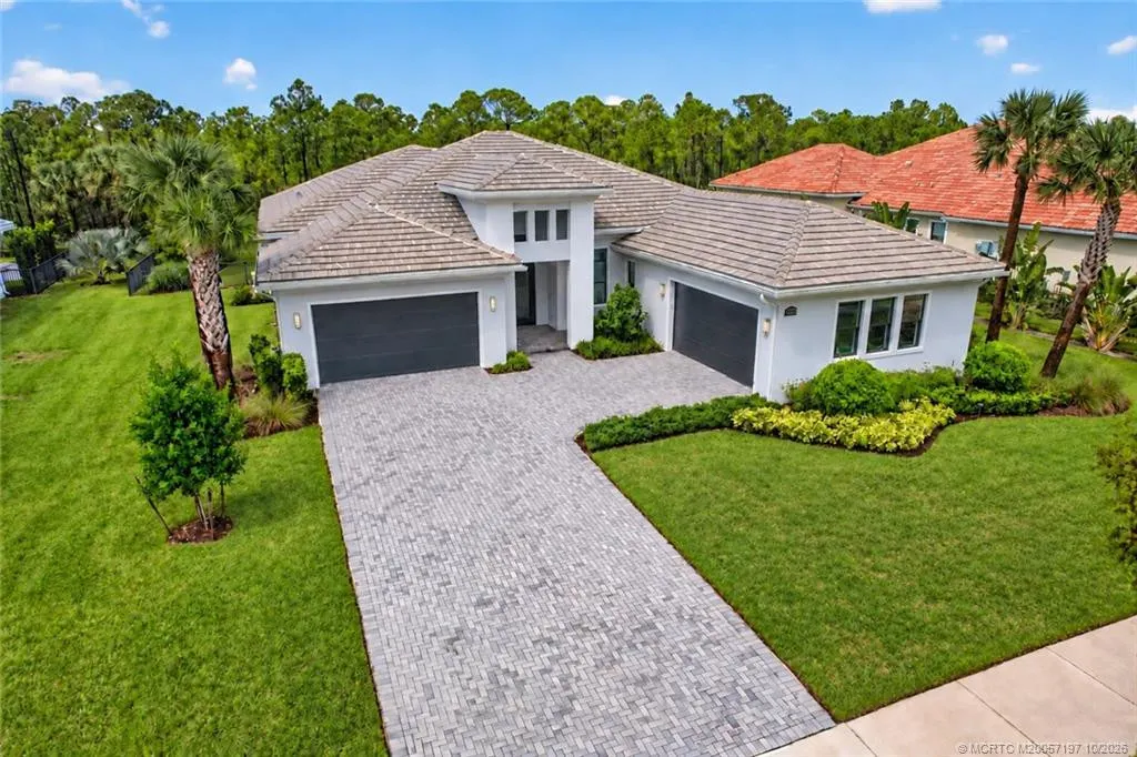 3296 SW Flowerdew Court