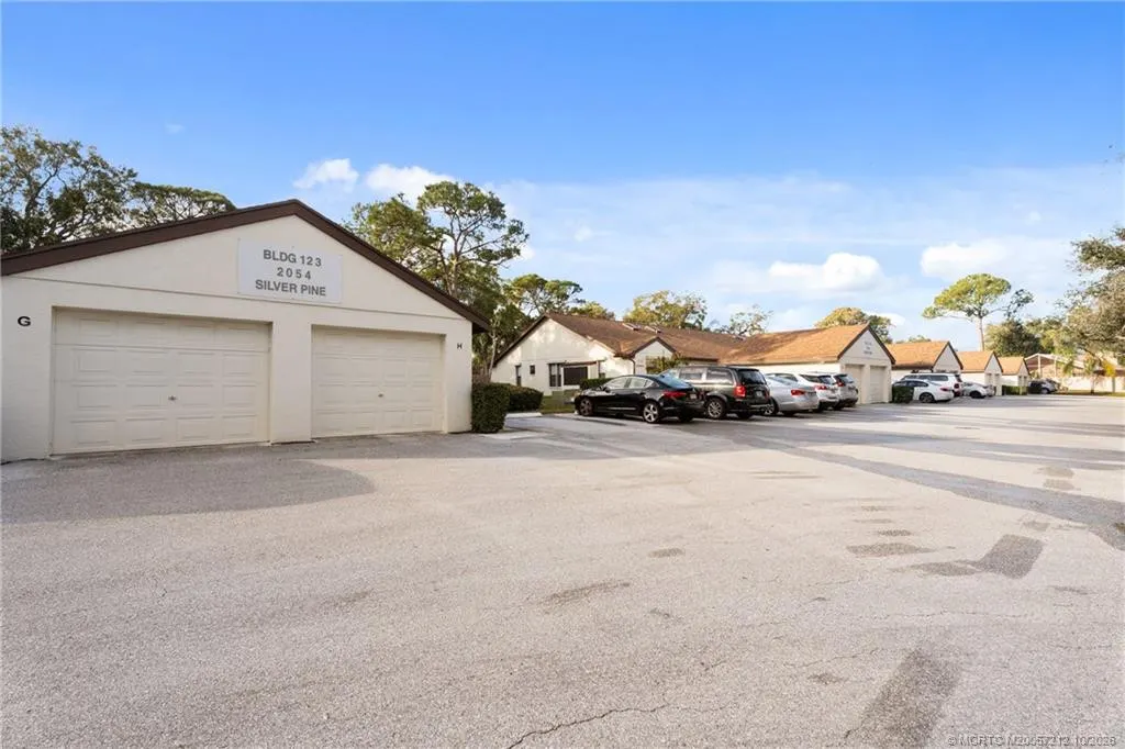 2054 SW Silver Pine Way #123H