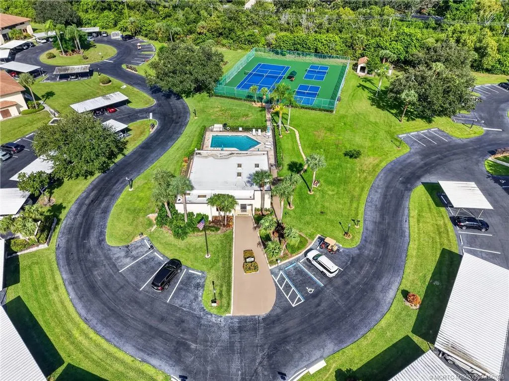 6865 SE Bunker Hill Drive