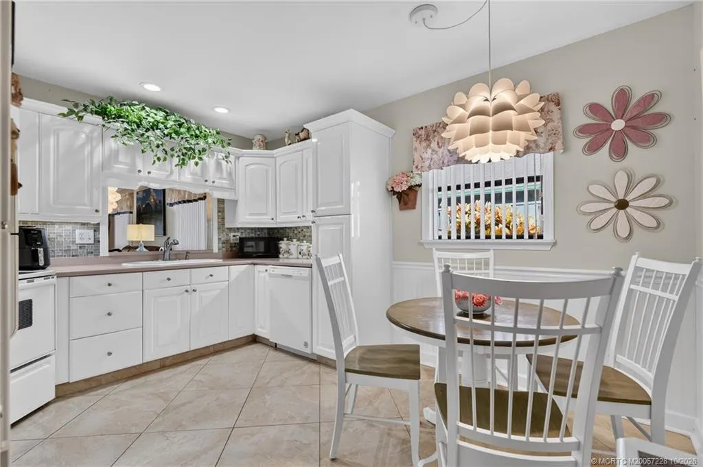 6865 SE Bunker Hill Drive