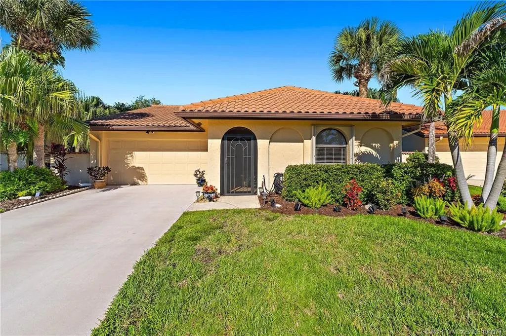 3251 SW Bobalink Way