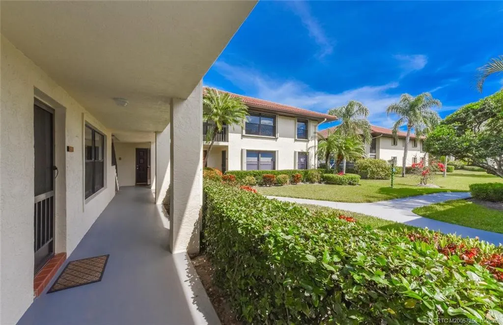 541 SW South River Drive #103