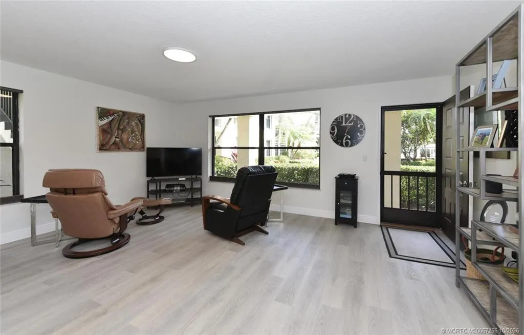 541 SW South River Drive #103