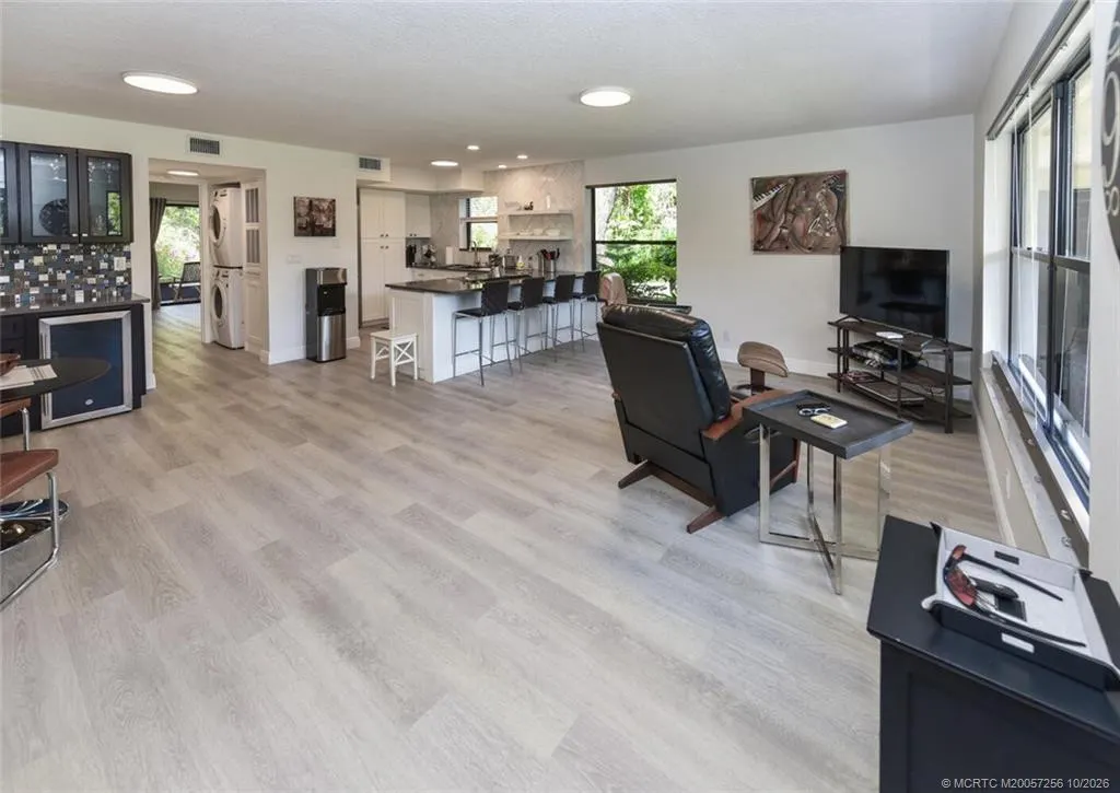 541 SW South River Drive #103