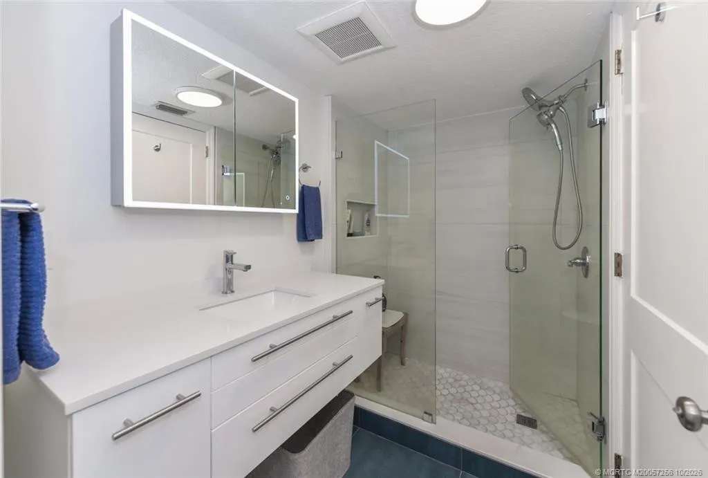 541 SW South River Drive #103