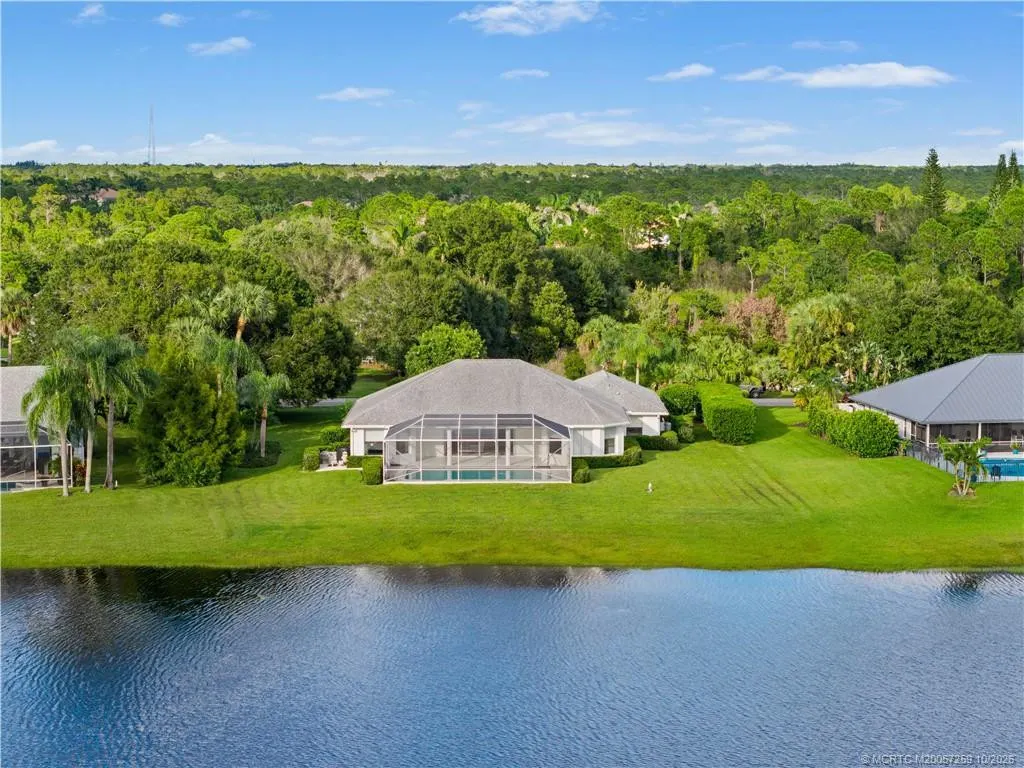 800 SE Waterside Way