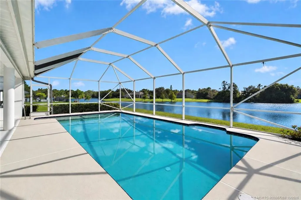800 SE Waterside Way