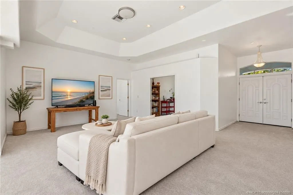 800 SE Waterside Way