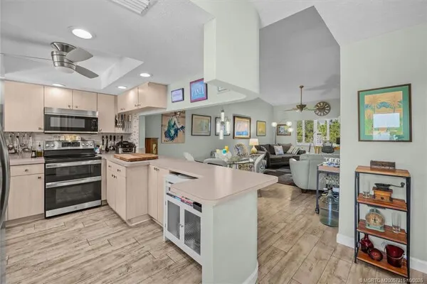 2950 SE Ocean Boulevard #121-6
