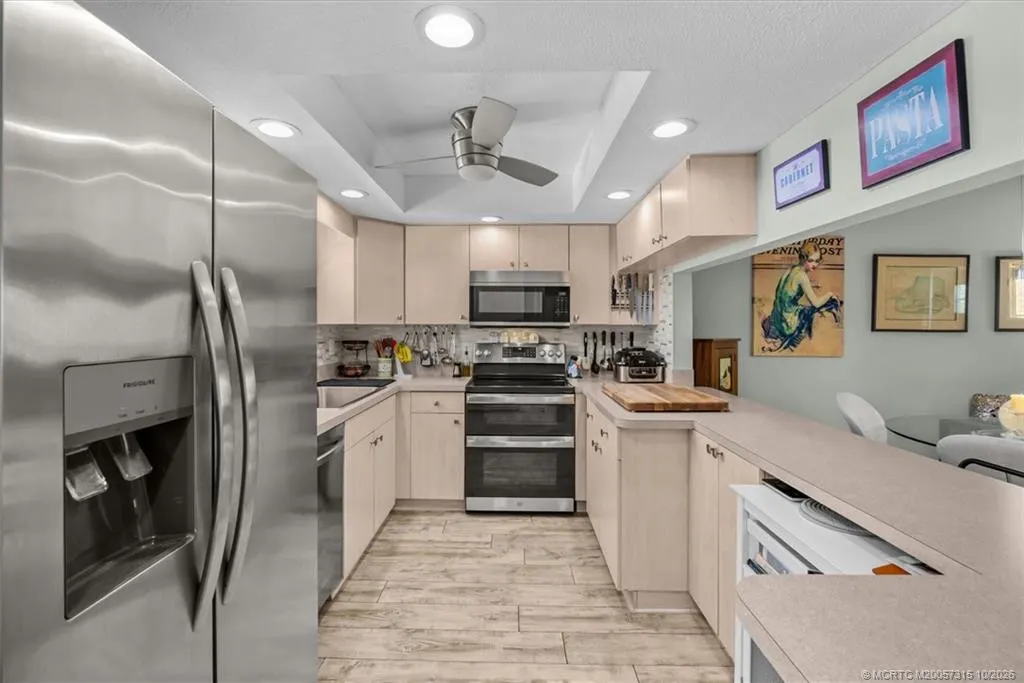 2950 SE Ocean Boulevard #121-6