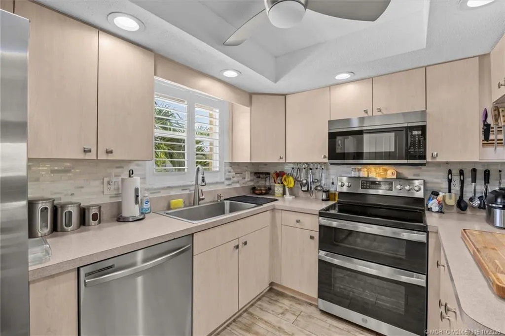 2950 SE Ocean Boulevard #121-6