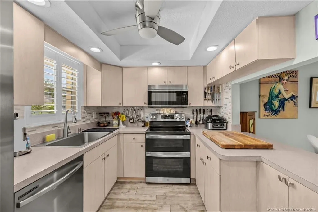 2950 SE Ocean Boulevard #121-6