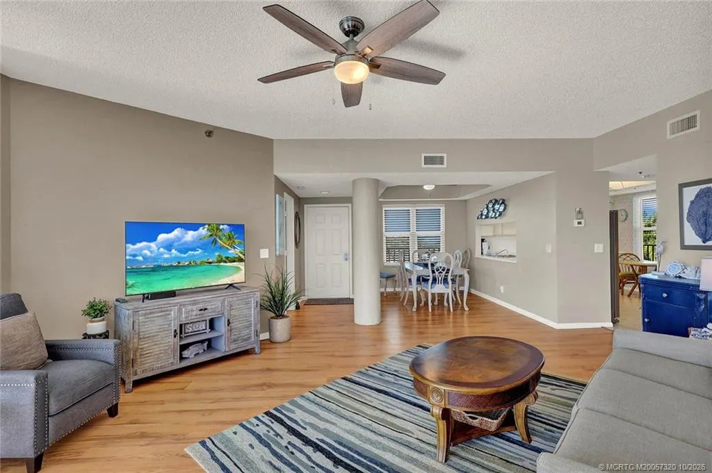 221 NE Plantation Road #403