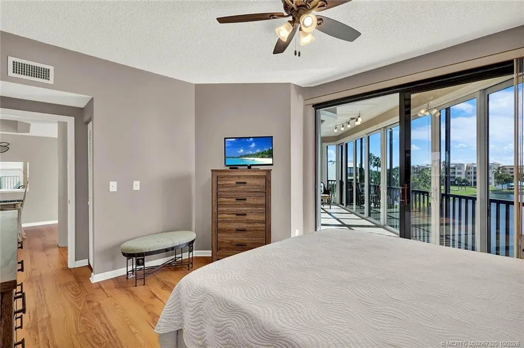 221 NE Plantation Road #403