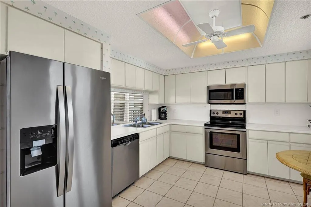 221 NE Plantation Road #403