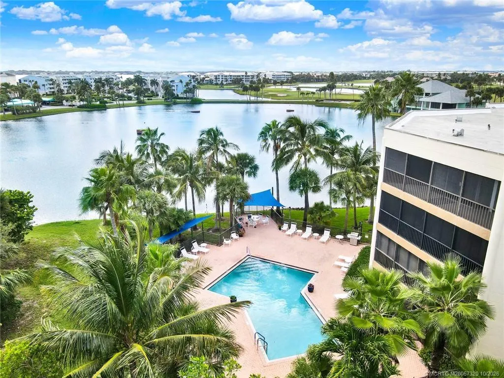 221 NE Plantation Road #403