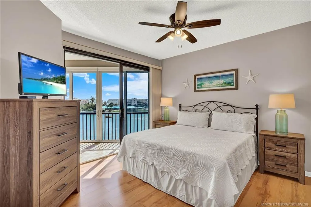 221 NE Plantation Road #403