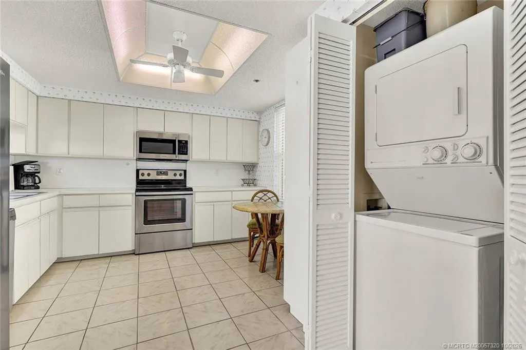 221 NE Plantation Road #403