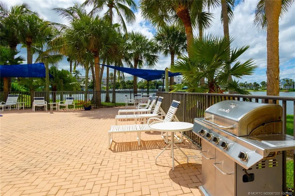 221 NE Plantation Road #403