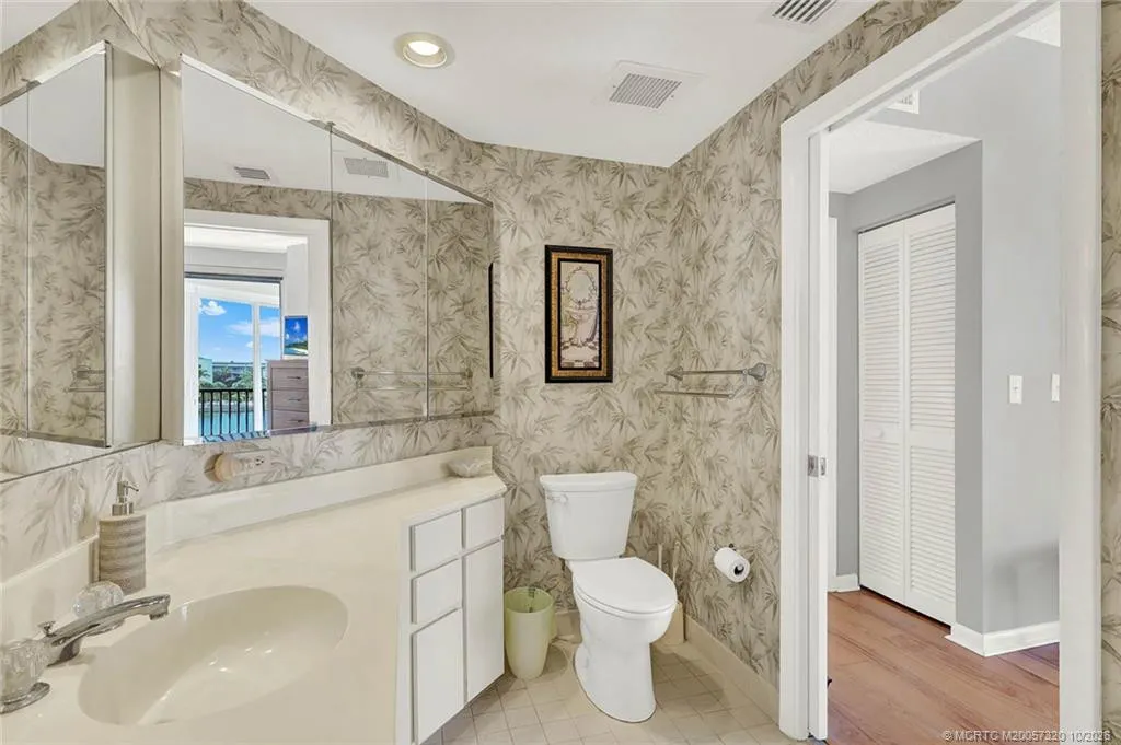 221 NE Plantation Road #403