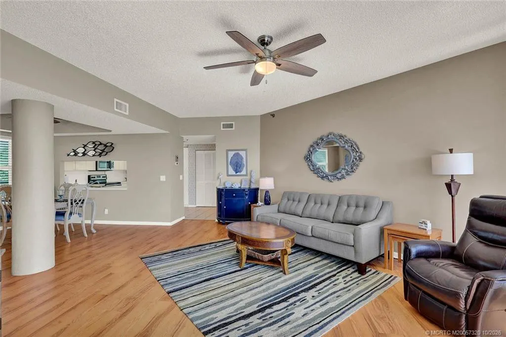 221 NE Plantation Road #403