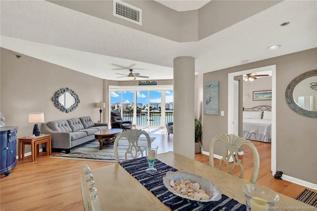 221 NE Plantation Road #403