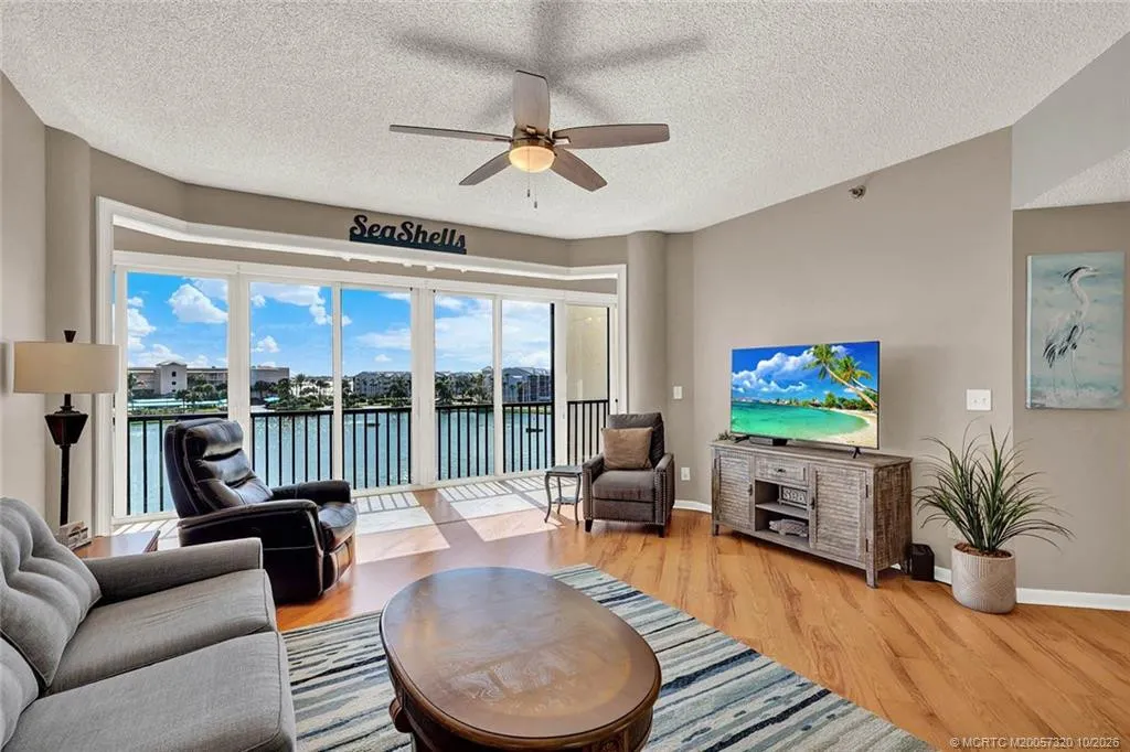 221 NE Plantation Road #403