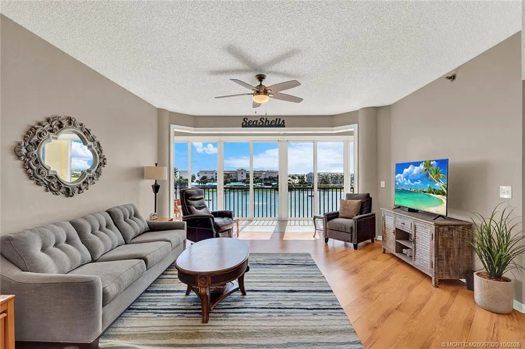 221 NE Plantation Road #403