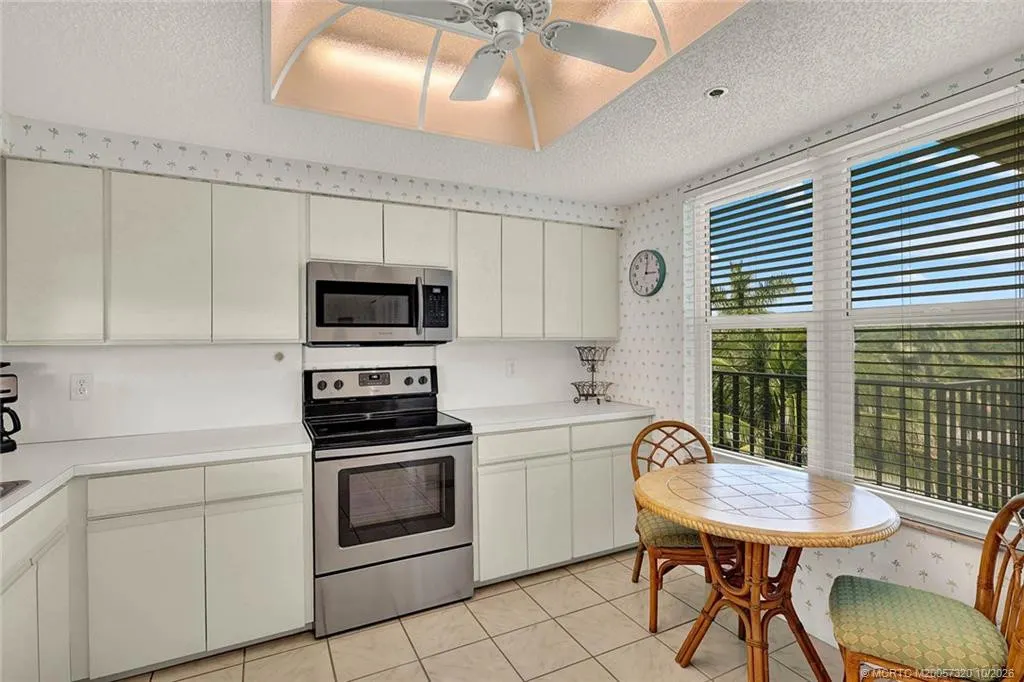 221 NE Plantation Road #403