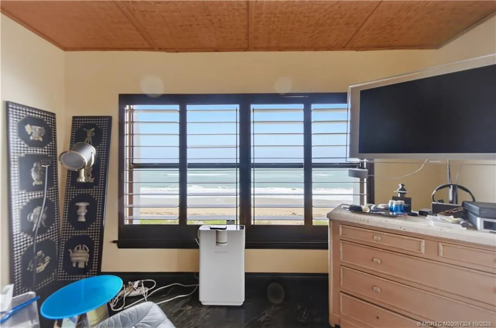 1289 NE Ocean Boulevard #12
