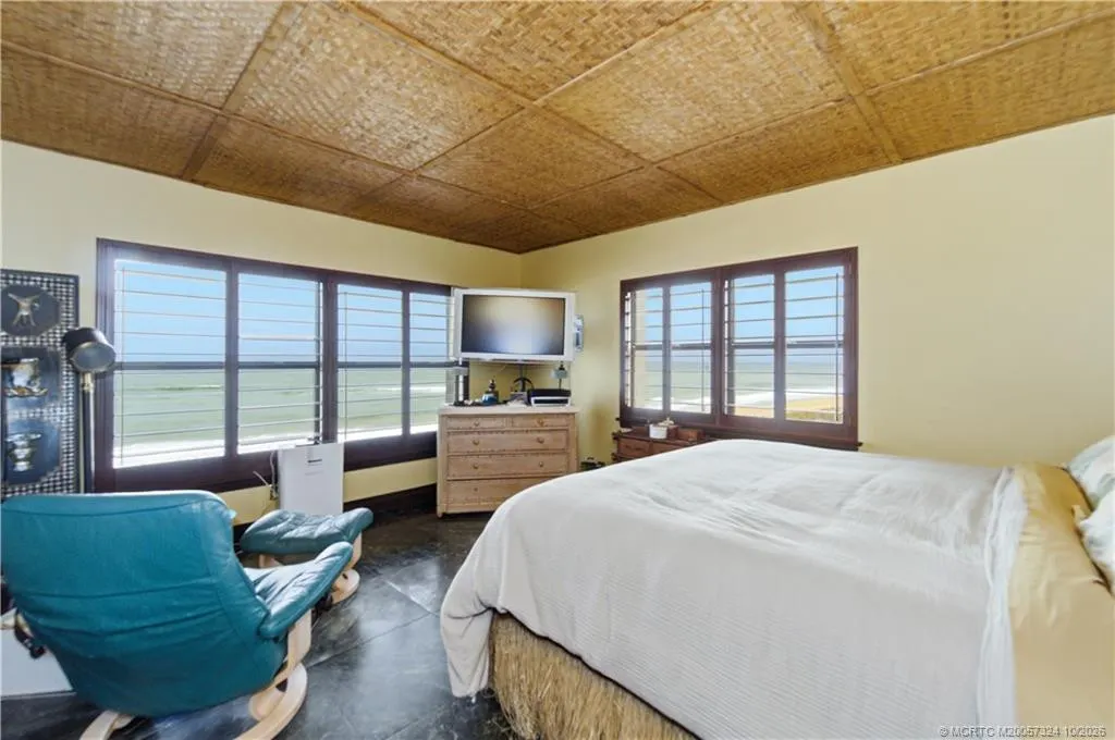 1289 NE Ocean Boulevard #12