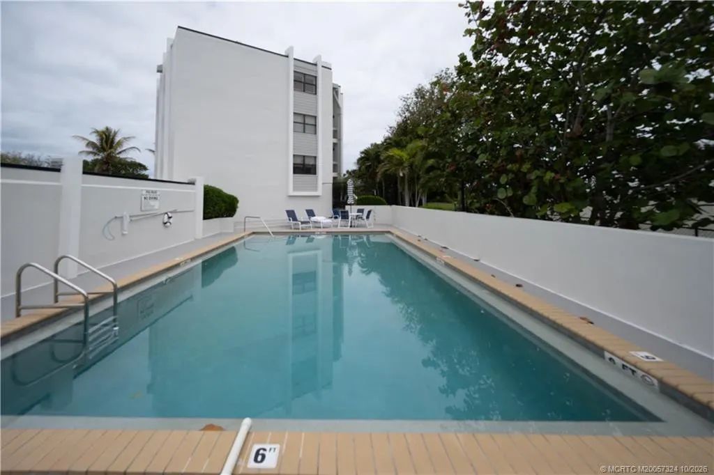 1289 NE Ocean Boulevard #12