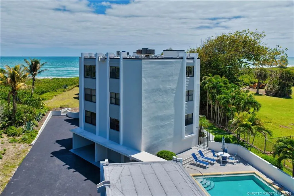 1289 NE Ocean Boulevard #12
