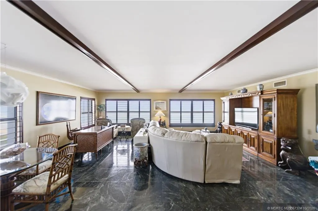 1289 NE Ocean Boulevard #12