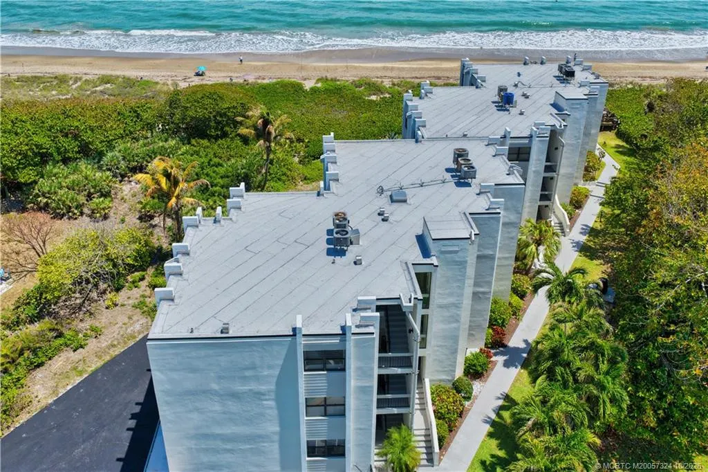 1289 NE Ocean Boulevard #12