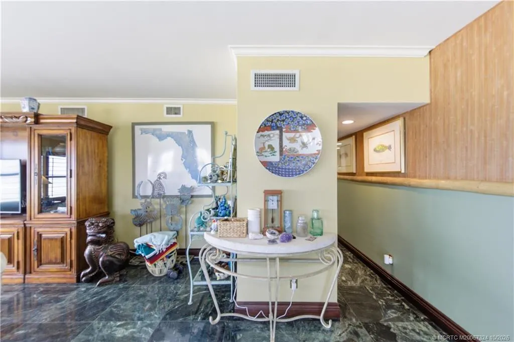 1289 NE Ocean Boulevard #12