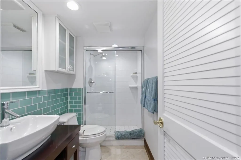 1289 NE Ocean Boulevard #12