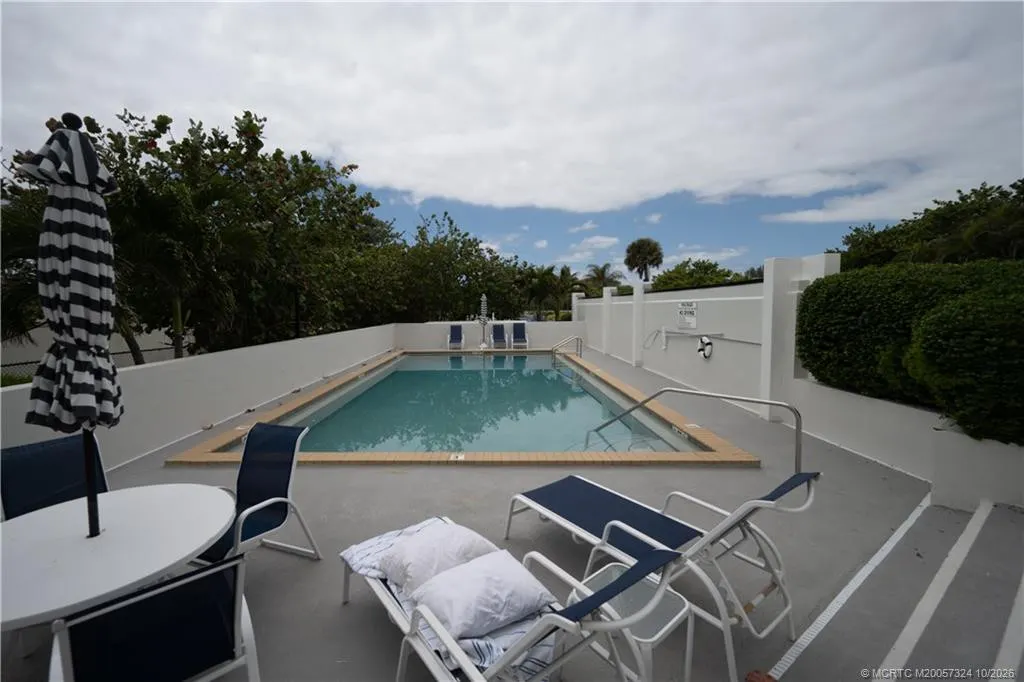 1289 NE Ocean Boulevard #12