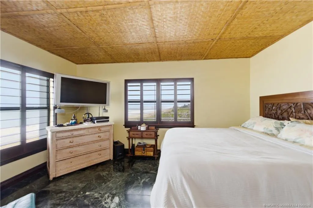 1289 NE Ocean Boulevard #12