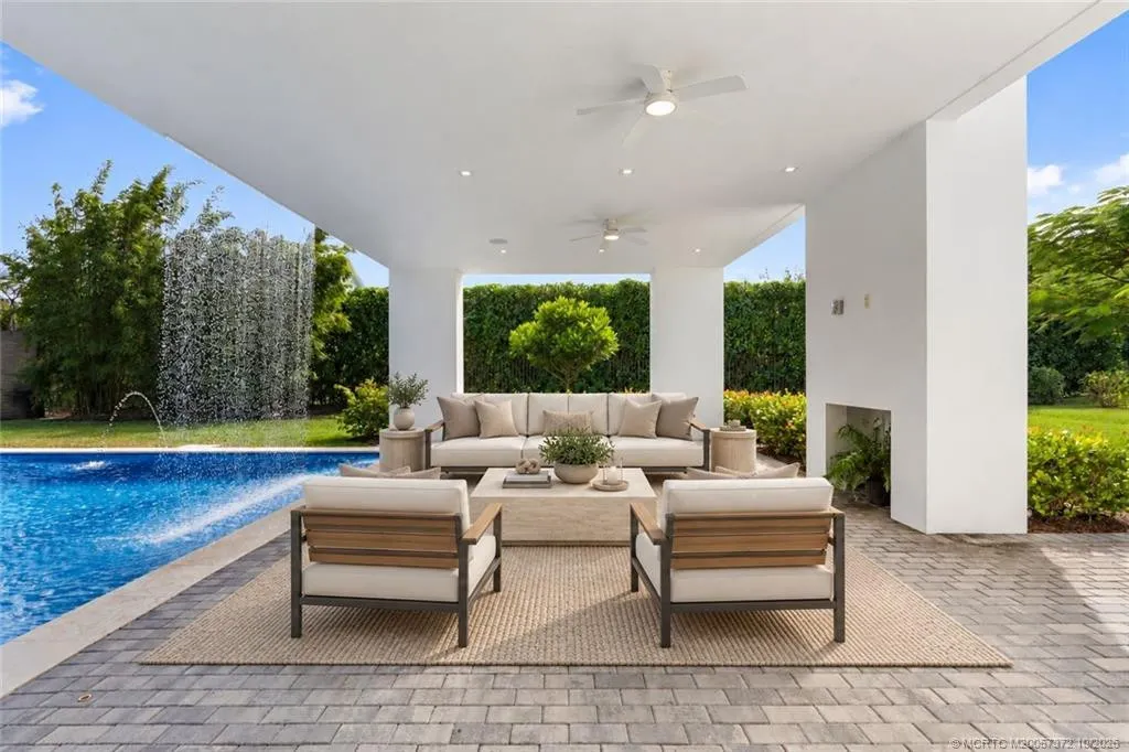 1544 SE Saint Lucie Boulevard