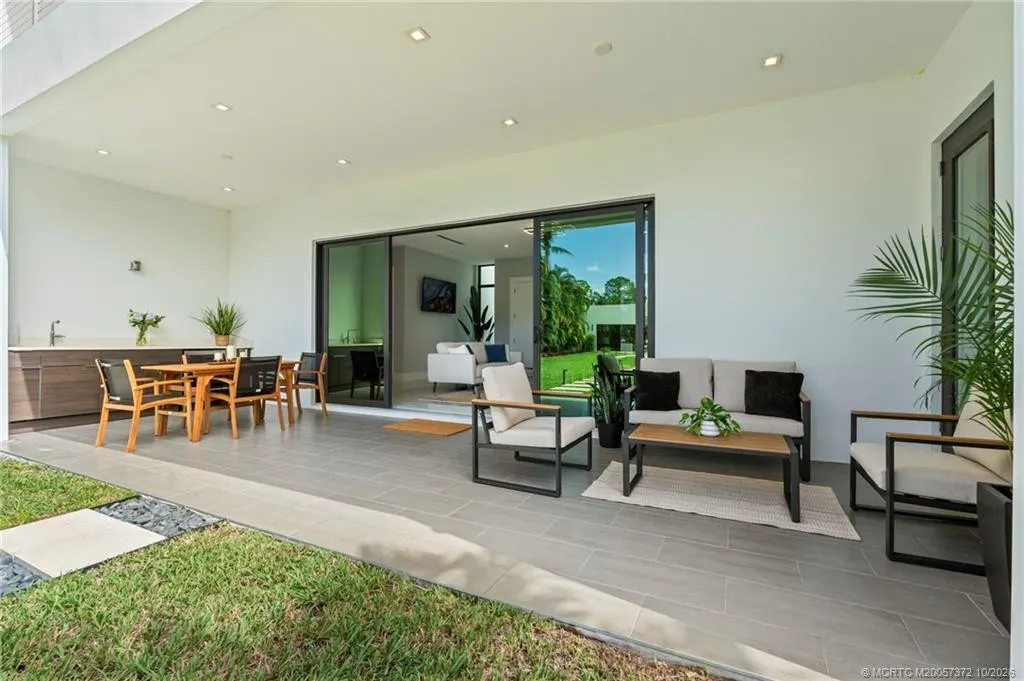 1544 SE Saint Lucie Boulevard