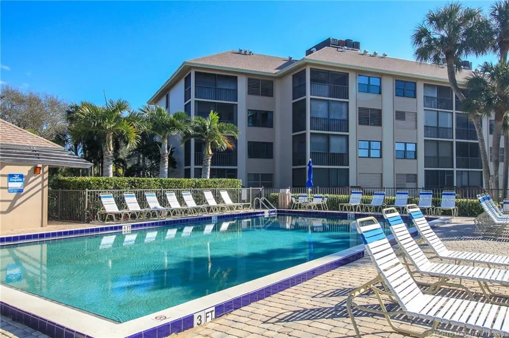 4540 NE Sandpebble Trace #406
