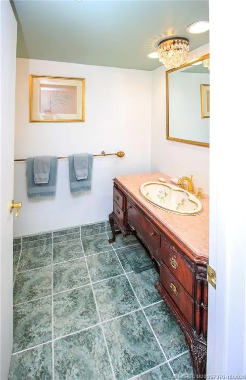 4540 NE Sandpebble Trace #406