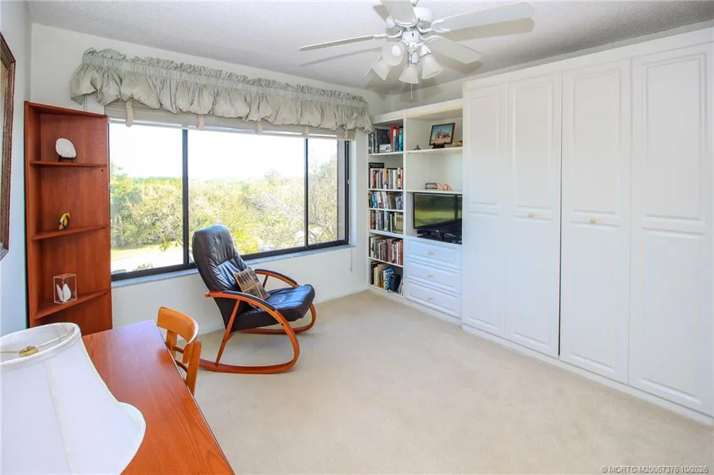 4540 NE Sandpebble Trace #406