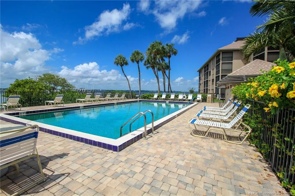 4540 NE Sandpebble Trace #406