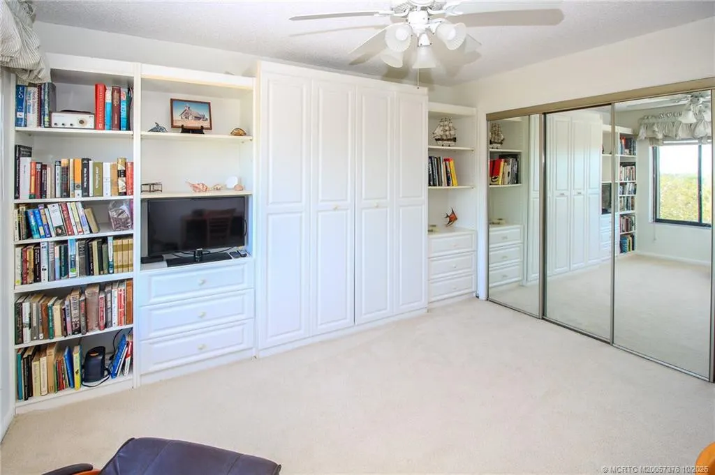 4540 NE Sandpebble Trace #406