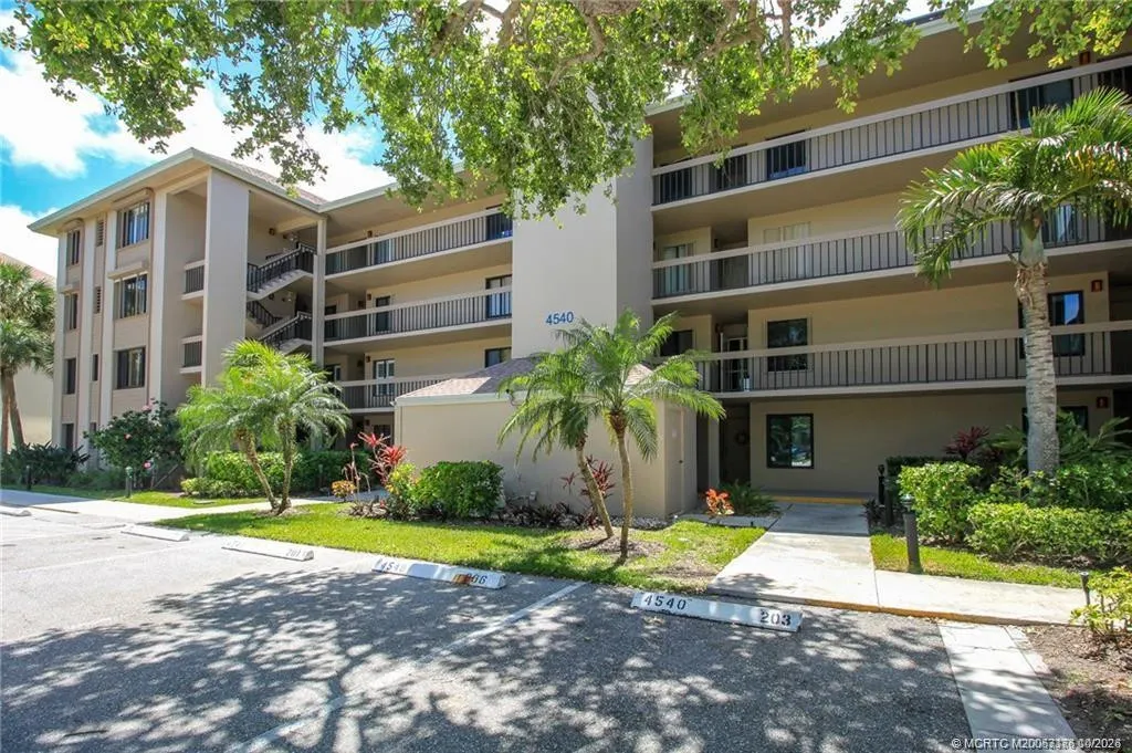 4540 NE Sandpebble Trace #406