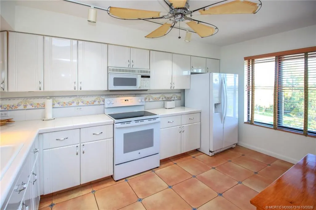 4540 NE Sandpebble Trace #406